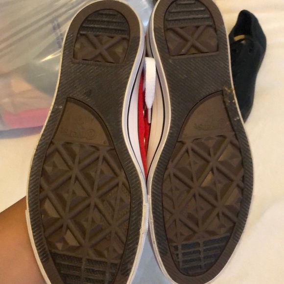 Red converse - Picture 2 of 2